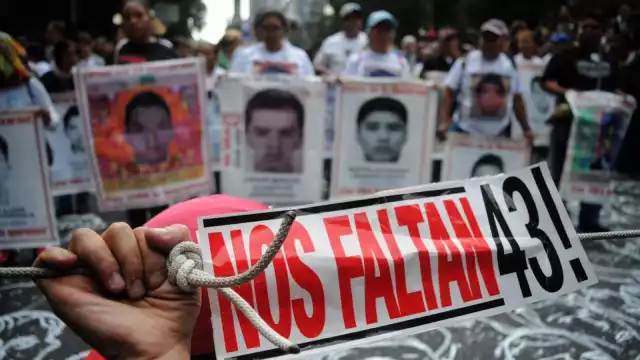 Detienen a 9 policías ligados al Caso Ayotzinapa