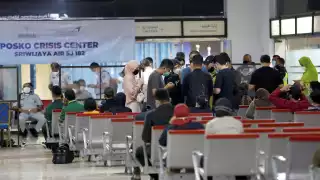 Avión se estrella en el mar en Indonesia