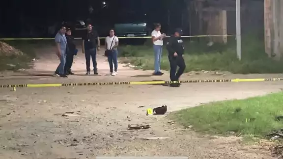 Vecinos de la calle Chaca, en la colonia irregular In House reportaron detonaciones por arma de fuego. Vecinos de la calle Chaca, en la colonia irregular In House reportaron detonaciones por arma de fuego.