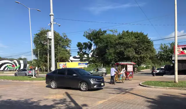 Piden ciudadanos que instalen semáforos en cruzamiento riesgoso de Chetumal