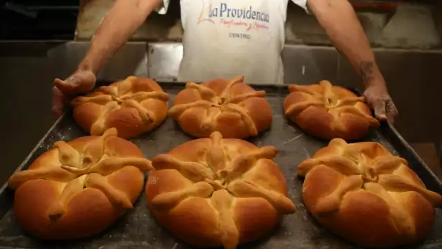 Desde a mediados de octubre comienzan con la elaboración de este peculiar biscocho