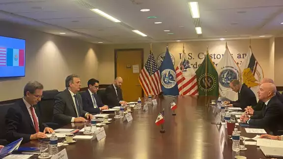 La reunión se da como seguimiento a la llamada de los presidentes López Obrador y Biden, del viernes pasado