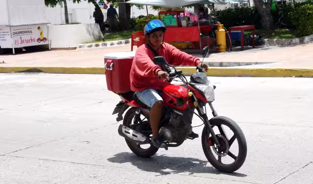 Repartidores de tortilla no pueden transitar cerca de otros comercios