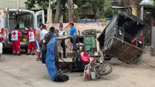 Carambola de mototaxis en Calkiní deja dos heridos y cuatro unidades volcadas