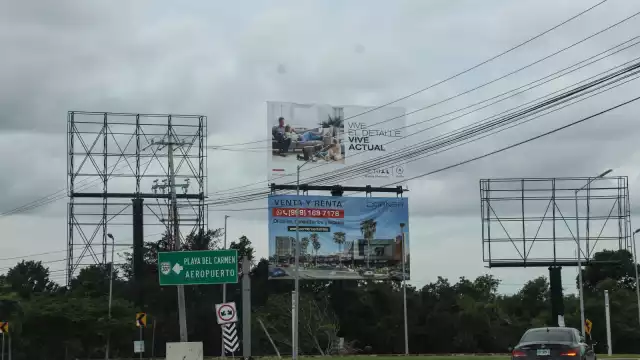 Es casi imposible ver estructuras de espectaculares en partes de Cancún