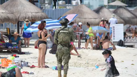 Ayer arrancó la décima feria de empleo de la Asociación de Hoteles, con la finalidad de llenar su plantilla laboral, de cara a la temporada alta de fin de año.
Ayer arrancó la décima feria de empleo de la Asociación de Hoteles, con la finalidad de llenar su plantilla laboral, de cara a la temporada alta de fin de año.