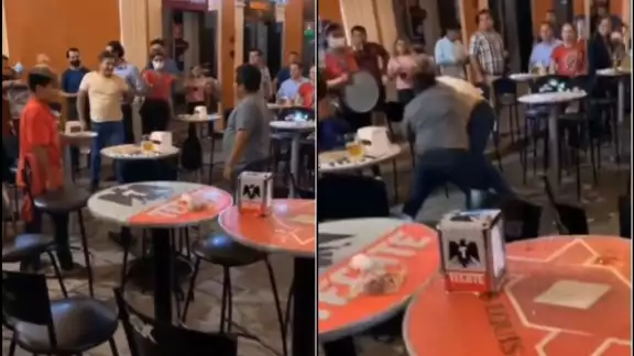 Durante la pelea no se vio a ninguna persona del lugar controlar la situación, ni mucho menos a un policía Durante la pelea no se vio a ninguna persona del lugar controlar la situación, ni mucho menos a un policía