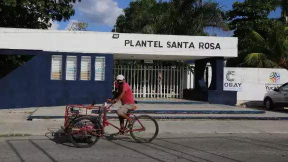 Elvira Caamal (círculo) explicó que desde abril realizaron visitas a los planteles para valorar el estado en el que se encontraban