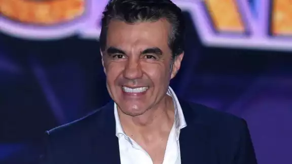 Adrián Uribe bromea sobre los divorcios de las conductoras de "Hoy" Adrián Uribe bromea sobre los divorcios de las conductoras de "Hoy"