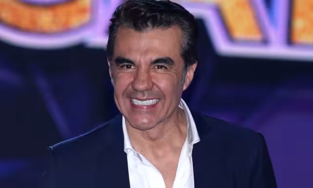 Adrián Uribe bromea sobre los divorcios de las conductoras de "Hoy"