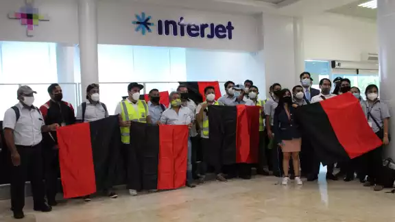 Los empleados se presentaron en el Aeropuerto de Cancún para iniciar la huelga Los empleados se presentaron en el Aeropuerto de Cancún para iniciar la huelga