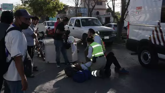 El motociclista presentó heridas en el cuerpo sin requerir su traslado a un hospital