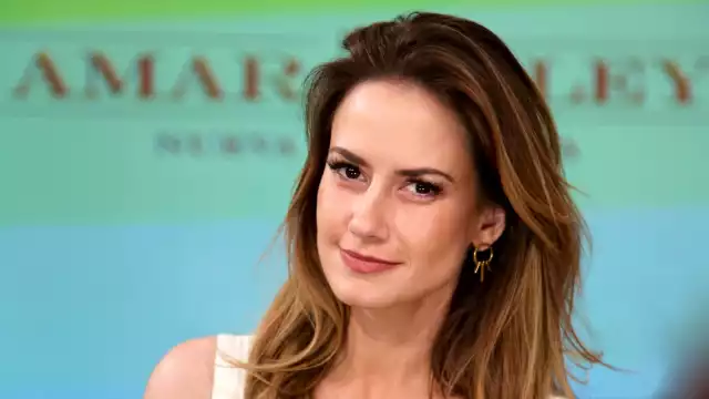 La hermosa actriz mexicana Altair Jarabo, de 35 años celebró su despedida de soltera junto a sus amigas en un lujoso restaurante en París