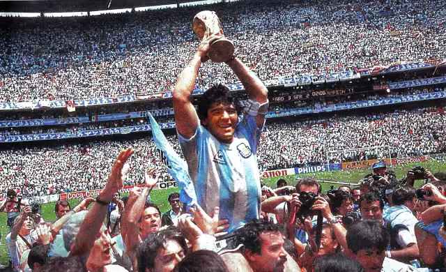 En la Copa del Mundo México 86, Maradona hizo pedazos a todos y se consolidó como el mejor de la historia. Foto: Especial