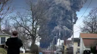 Personas intoxicadas en East Palestine, Ohio por químicos en aire y agua