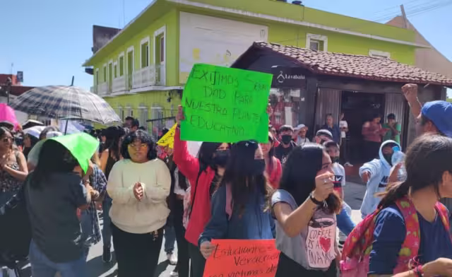 Marcha en Veracruz tras 30 saqueos a telesecundaria