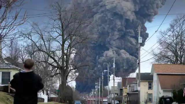 Personas intoxicadas en East Palestine, Ohio por químicos en aire y agua