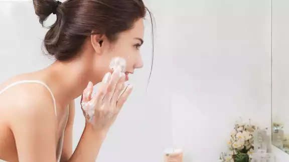 Los puntos negros son la pesadilla de algunas mujeres y hombres, ya que cada día luchan contra la tentación de pellizcarse el rostro para hacerlos desaparecer Los puntos negros son la pesadilla de algunas mujeres y hombres, ya que cada día luchan contra la tentación de pellizcarse el rostro para hacerlos desaparecer