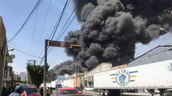 Megaincendio en empresa desechables en Ecatepec VIDEO Megaincendio en empresa desechables en Ecatepec VIDEO