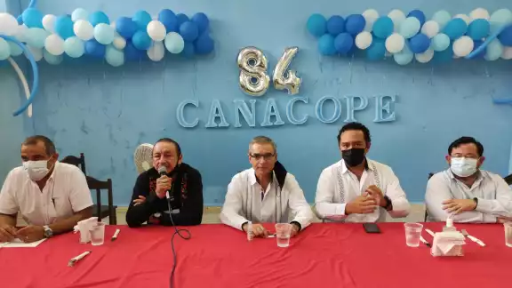 Entre sus propuestas se encuentran vales de despensa y seguros con beneficios