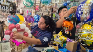 Graduaciones disparan ventas de regalos y arreglos personalizados en Campeche