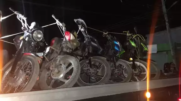 Veinte motocicletas fueron aseguradas durante un filtro de revisión nocturno en la colonia Jesús García Corona