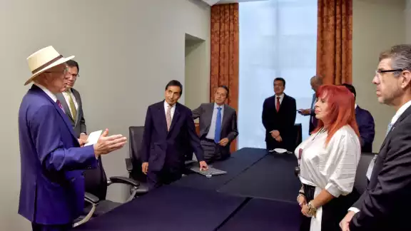 La reunión se llevó a cabo en la ciudad de México y estuvo presente el Secretario de Hacienda y Crédito Público La reunión se llevó a cabo en la ciudad de México y estuvo presente el Secretario de Hacienda y Crédito Público