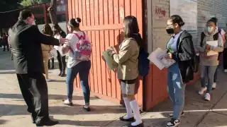 México comenzó a transmitir las clases por televisión e internet tras cerrar sus colegios públicos en marzo de 2020. Foto: Cuartoscuro