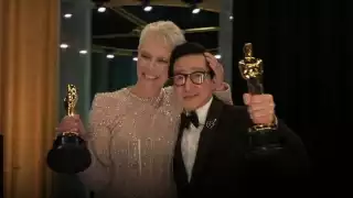 Jaime Lee Curtis y Ke Huy Quan protagonizaron dos de los momentos más emotivos de la noche