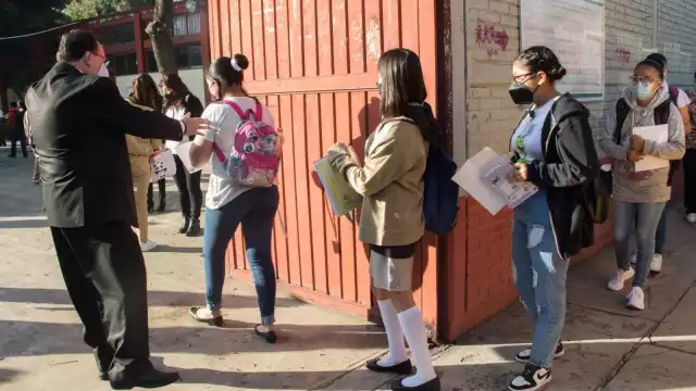 México comenzó a transmitir las clases por televisión e internet tras cerrar sus colegios públicos en marzo de 2020. Foto: Cuartoscuro