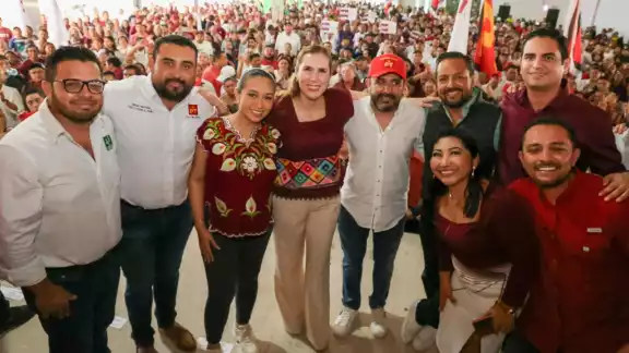 La Alcaldesa de Isla Mujeres, Atenea Gómez Ricalde, acusó de desvío de recursos al Legislador (recuadro) ante la Fiscalía Anticorrupción. La Alcaldesa de Isla Mujeres, Atenea Gómez Ricalde, acusó de desvío de recursos al Legislador (recuadro) ante la Fiscalía Anticorrupción.