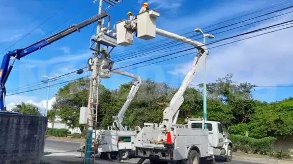Los trabajos de CFE seguirán en la Península de Yucatán. Foto: CFE Los trabajos de CFE seguirán en la Península de Yucatán. Foto: CFE