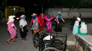 Niños, adolescentes y jóvenes recorren los hogares para despedir el Año Viejo, del 26 al 30 de este mes