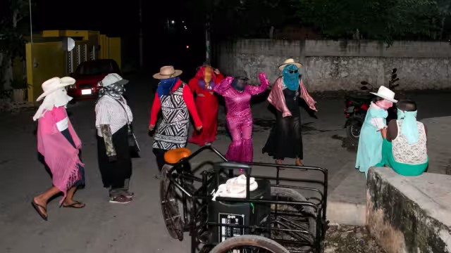 Niños, adolescentes y jóvenes recorren los hogares para despedir el Año Viejo, del 26 al 30 de este mes