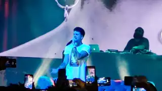 Mario Bautista durante el concierto.jpg