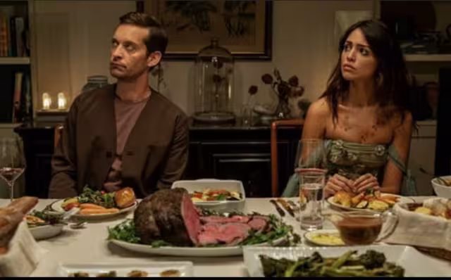 Eiza Gonzáles junto a Tobey Maguire