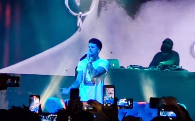Mario Bautista durante el concierto.jpg