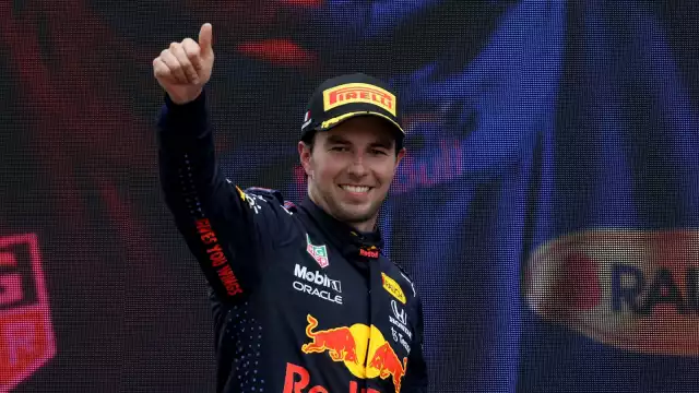 Checo Pérez agradeció a sus compañeros y dedico la victoria al Día del Padre