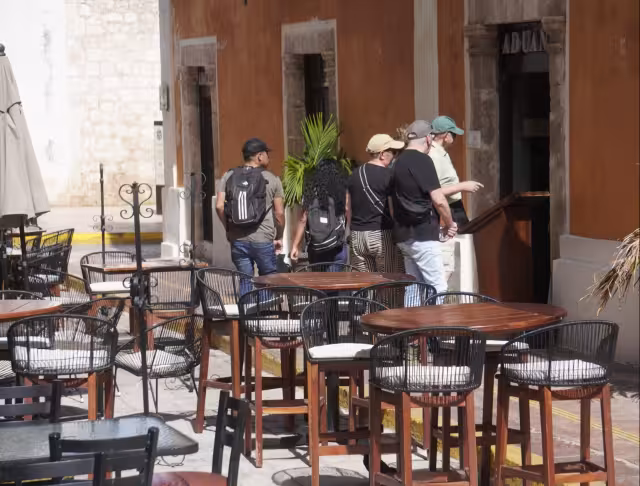 Restaurantes y negocios turísticos reportan hasta tres fallas eléctricas al día.
