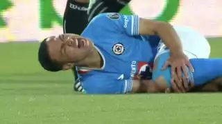  Cruz Azul vs. León: Andrés Montaño sale entre lágrimas por lesión  