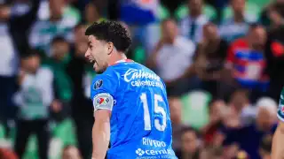 Nacho se puso la capa de héroe cementero