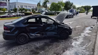 Ambulancia iba a atender un accidente y termina chocando contra auto en Ciudad del Carmen; hay un lesionado