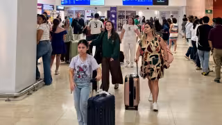 Activan protocolo por amenaza de bomba en vuelo de Viva Aerobus; avión aterriza en Mérida sin riesgo