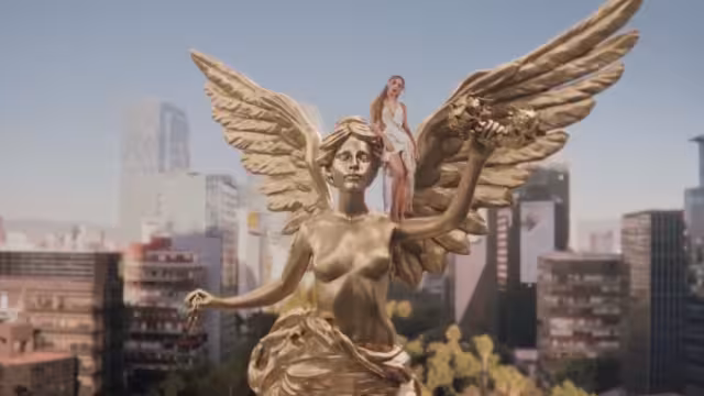 Shakira y el Ángel de la Independencia