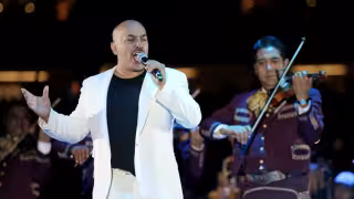 Fans reaccionan con humor a foto de Lupillo Rivera en el hospital ¿Panza natural?