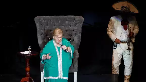 La cantante veracruzana se mantiene en pie con sus próximas presentaciones