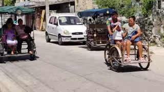 ¿Desaparecerán los triciclos de pedal en Hunucmá? Motocicletas dominan el transporte local