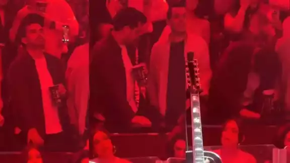¿Pasado de copas en concierto de Carín León?