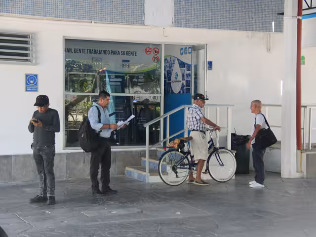 Los usuarios dijeron que la compañía cobra tarifas muy altas y su servicio es deficiente, acusan que desatiende los reportes