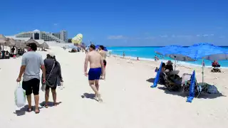 Primer domingo de Semana Santa: Bañistas  se “apoderaron" de las playas de Cancún